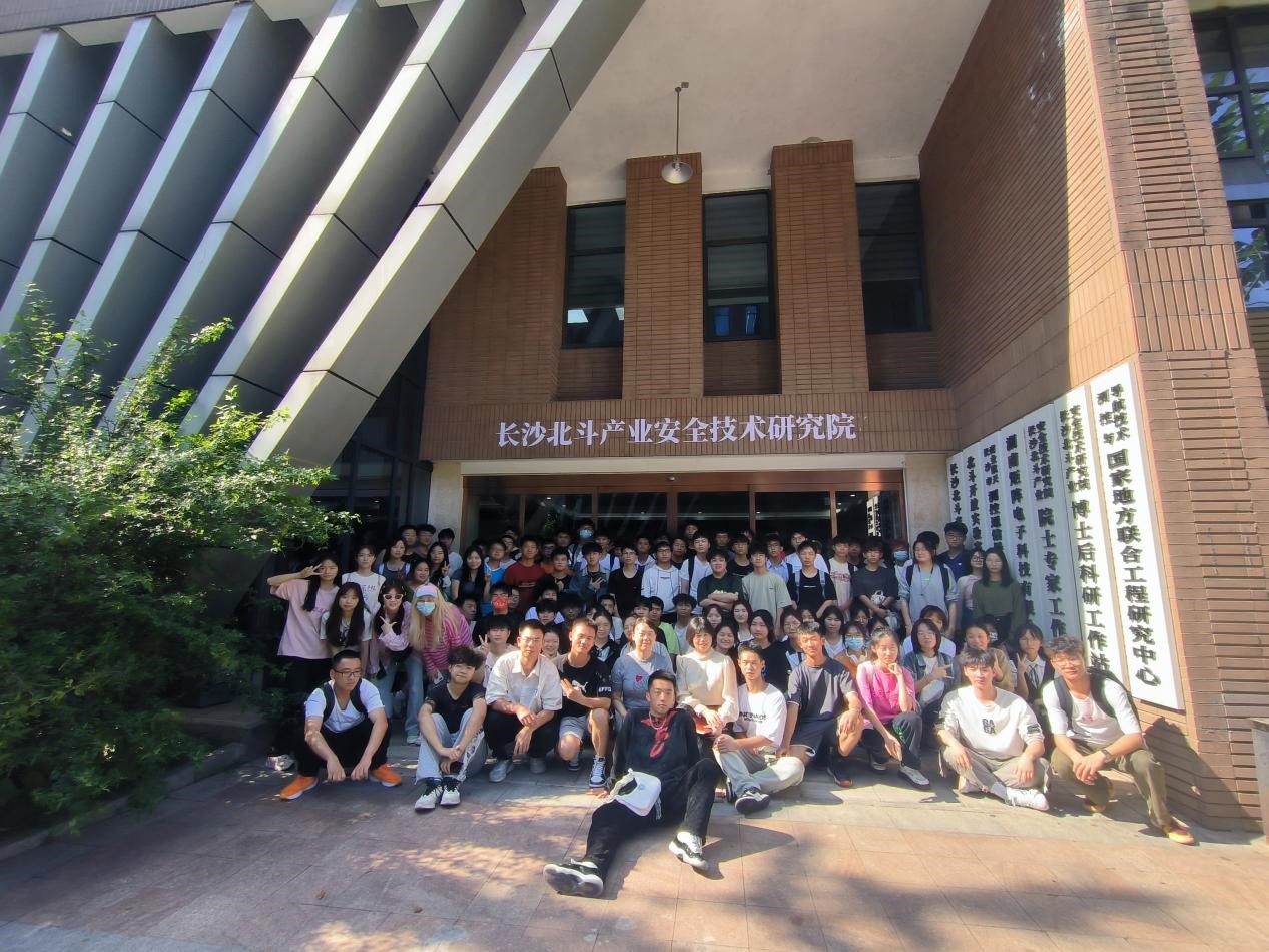 信息学院计算机科学学院认知实�?></span>
                  </div>
                  <div   id=