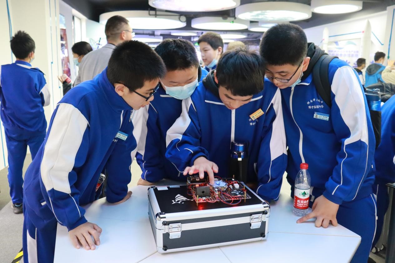 师大附中博才实验中学�C�会实践�z�d��